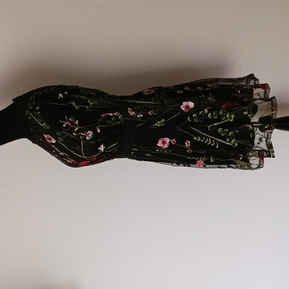 Embroidered tulle dress w flowers - Picture 6 of 11